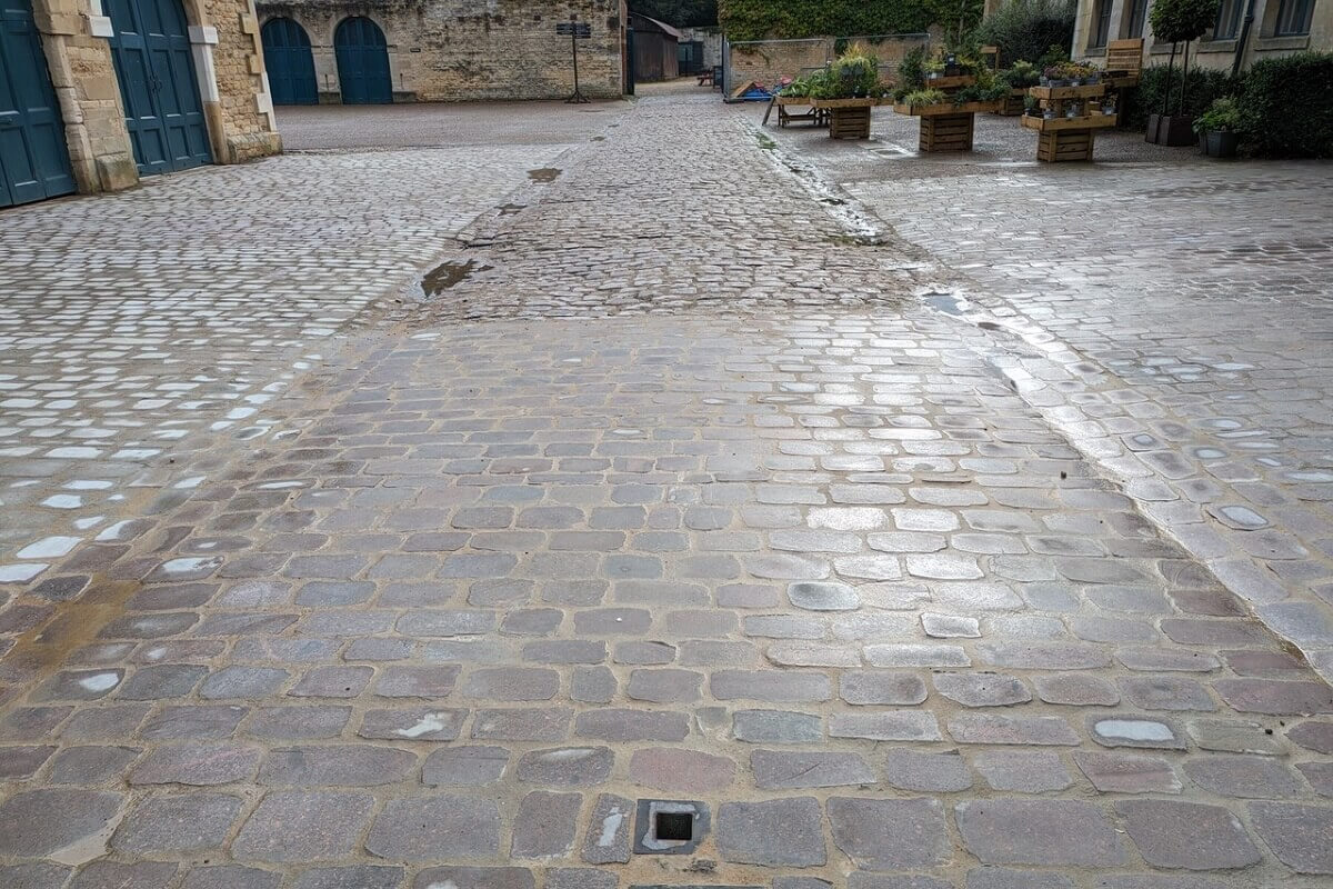 Buxton Architectural Natural Stone Belton House Courtyard Setts Completed Project